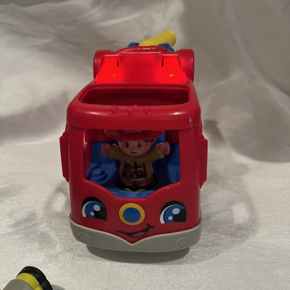 Fisher Price Little People Fire Truck +2 People Lights Sounds Work Mattel 2016 - Picture 4 of 6